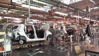 Renault beats profit forecast, Mercedes braces for slump | REUTERS