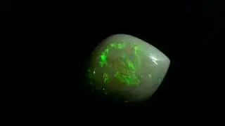 77 ct cracke d up opal opal white changed contrast so can see cracks