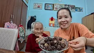 Tuyet made her grandmother's favorite dish.
