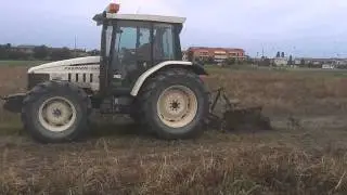 Lamborghini 950 con scavafossi