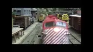 Hollywood Collection in HO Scale - Silver Streak