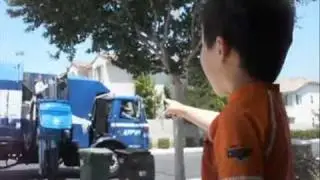 Ian's Big Adventure: TRASH TRUCK!!