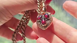 Late Georgian / Early Victorian Chubby Cabochon Gold Garnet Heart Padlock Clasp Pendant, C 1830-1850