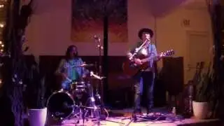 Cari Ray & The Shaky Legs - 