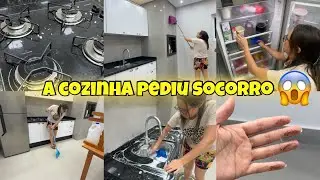FAXINA DETALHADA NA COZINHA : DEPOIS DE UM MÊS ! 🧽✨