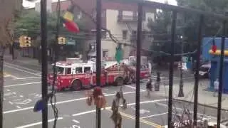 FDNY - Get Out the Way! - Engine 258 Ladder 115 Responding