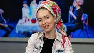 מאלון מורה - לקדמת הבמה: הבמאית שחושפת את מאחורי הקלעים של הבית