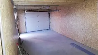 Houtskelet garage met zwart Zweeds Rabat