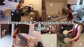 LIMPANDO E ORGANIZANDO MINHA COZINHA/* lavando a louça, limpando o fogão…*