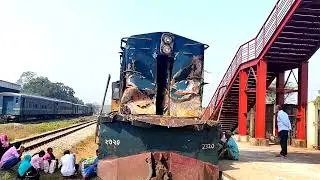 ট্রাকের ধাক্কায় বসকে গেল সুরমা মেইল ট্রেন #ট্রেন 
