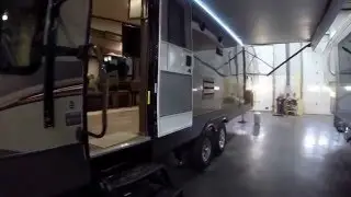 2016 Keystone Cougar 288RLS Fifth Wheel with Automatic Leveling System!