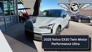 Volvo EX30 Twin Motor Performance Ultra 2025 года выпуска.