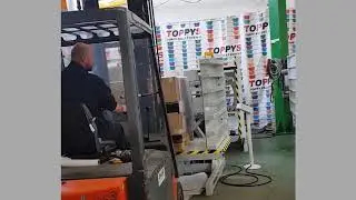 Stacjonarna obracarka do palet  TOPPY INVERTER 650 2000 wymiana palety przy 90&deg;