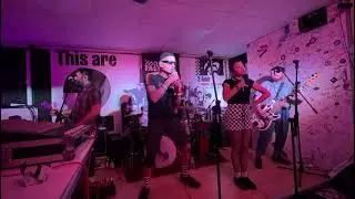 LOS FASTIDIOS - 