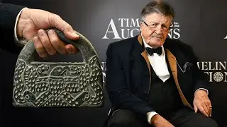 Lot 208 Bactrian Black Chlorite 'Hand Bag' Ceremonial Weight With Tim Wonnacott