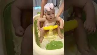 Non-slip Baby Bath Seat: The Solution to Bath Time Worries!  #cutebaby #babycare #babybath