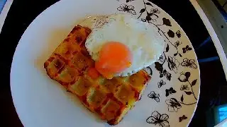 Potato, Cheese & Onion Waffles // Pinch of Nom