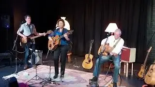 Jan Elliott sings Joni Mitchell  Raised On Robbery
