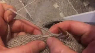 Ta upp maskor i halsringningen Kreera Knit