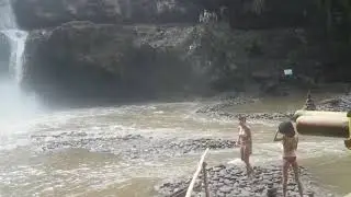 Tegenungan waterfall air terjun ubud bali