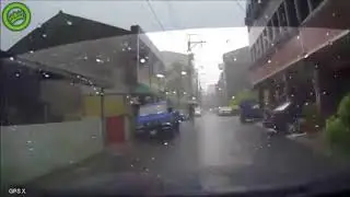 Fietsen in de regen met paraplu gaat drie keer mis