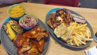 La restaurant turcesc/la Nando's &icirc;n Uk, absolut delicios/At the Turkish restaurant/at Nando's in Uk