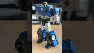 MINI REVIEW: War for Cybertron Netflix Trilogy Deep Cover