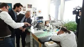 Roman Roth (von Simply Red) in der ZENO-WATCH BASEL Manufaktur &ndash; Interview & Uhrenwerkstatt-Besuch