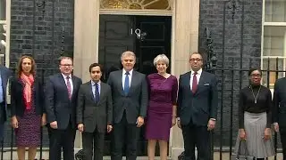 Top ministers remain in UK cabinet reshuffle