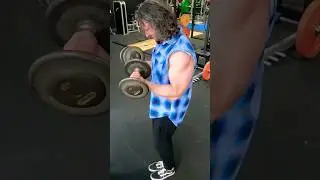 Sleeveless Flannos add 3 inches to your arms 🤣 #arms #flanno #flanabolic #shorts  #fitnessmotivation