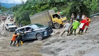 Mobil Kesulitan MeLewati Jalan Rusak Di Tanjakan  #truck 