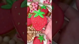 Let&rsquo;s decorate strawberry cookie with me! 🍓#strawberrycookies #customcookies #atlanta