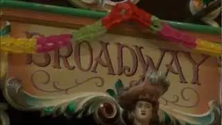 De Broadway speelt Per Aspera ad Astra.wmv