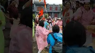 IT Dindee 2025 crowd dancing before the start of Palkhi walk on Lallati Bhandar #ITDindee #waree