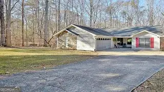 255 Loneoak Drive, Senoia, GA Presented by Denise Clements.