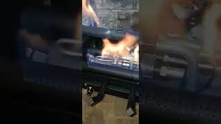 Как зажечь запальную горелку с помощью газовых поленьев
