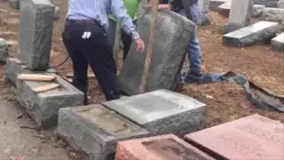 Muslims raise thousands to repair vandalised Jewish cemetery