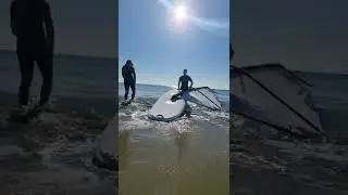 Кипр в октябре, виндсерфинг не прекращается.  Windsurfing on Cyprus in October. #shorts