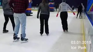 Катаемся на коньках в Ice-Park