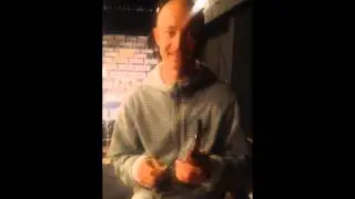 Anders Budde Christensen &oslash;ver sig i at ryge pibe