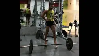VIRAL Gay Doing Deadlifting with 5 inches Heels! SINON LORESCA!