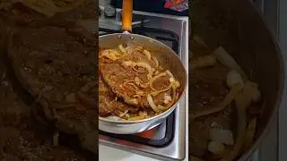 Bife acebolado