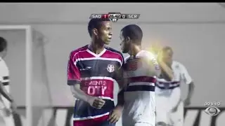 Everton Sena marcando o Lucas Moura