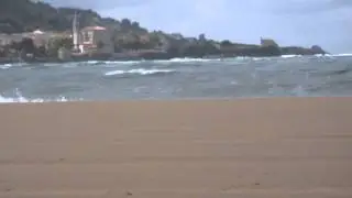 Poca playa restaba en Laida con marejada y luna grande con 4,12mts de pleamar
