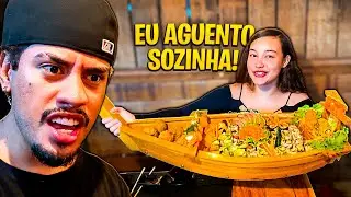 ELA COMEU ESSA BARCA GIGANTESCA DE SUSHI SOZINHA E PASSOU MUITO MAL!