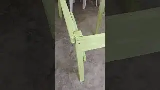 Recicle madeiras e transforme em uma base para mesa