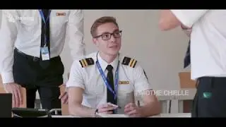Chief Pilot of Avion Express invites Cadets to try the Airbus A320 FFS