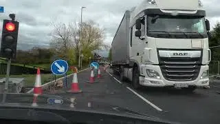 UK Autumn 🍁 Roadworks & Temporary Traffic lights #roadwork #traffic 