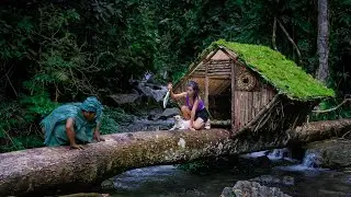 3 Days Building Shelter in Fallen Tree Trunk: Fighting the Wild Tribe From Start to Finish