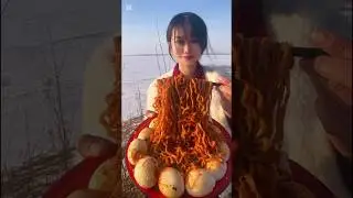 Eating fried noodle and eggs outside #noodles